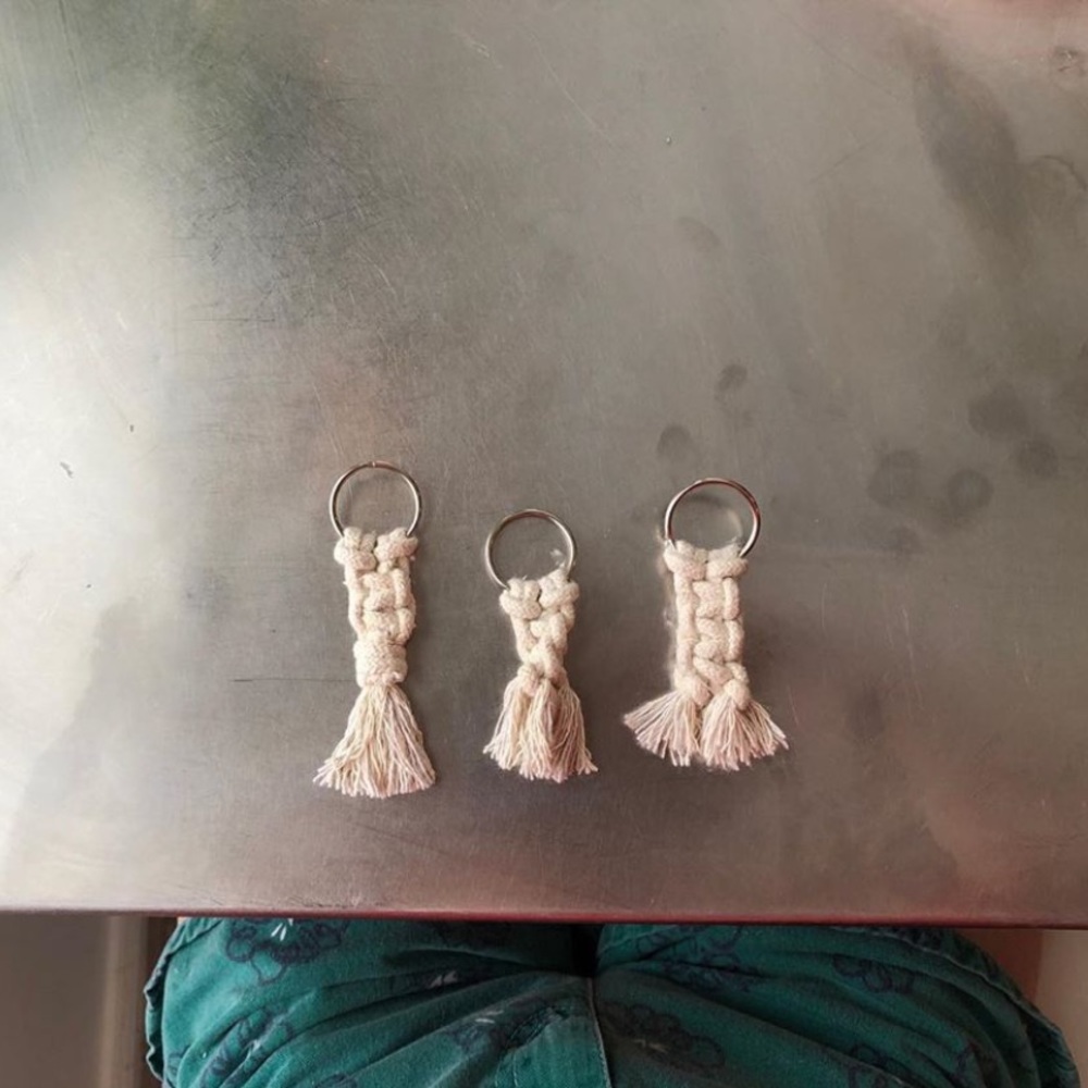 Mini macrame keychains - Picture 2 of 2